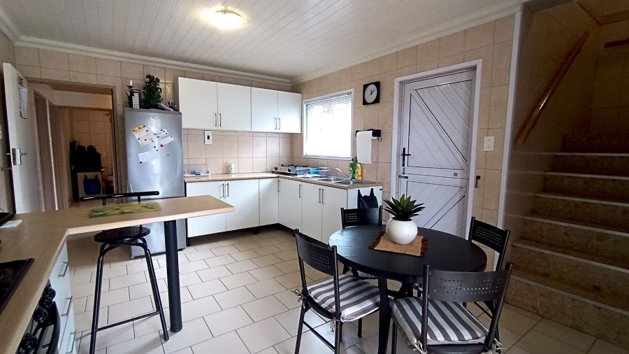 5 Bedroom Property for Sale in Yorkshire Estate Western Cape